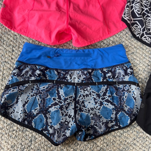Lululemon Size 2 Shorts - Picture 8 of 14